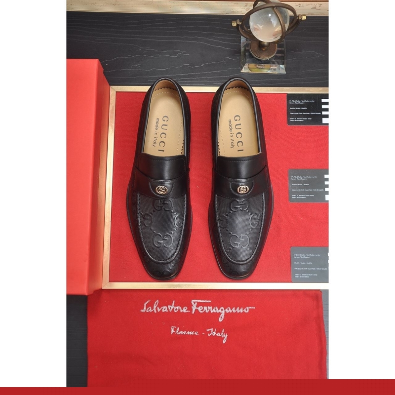 G*u*i leather shoes